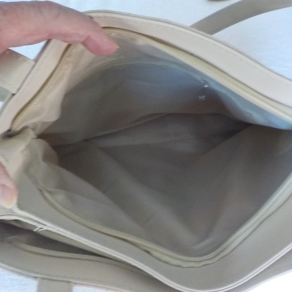 NEW Cream Quilt Shoulder Bag - Picture 12 of 12